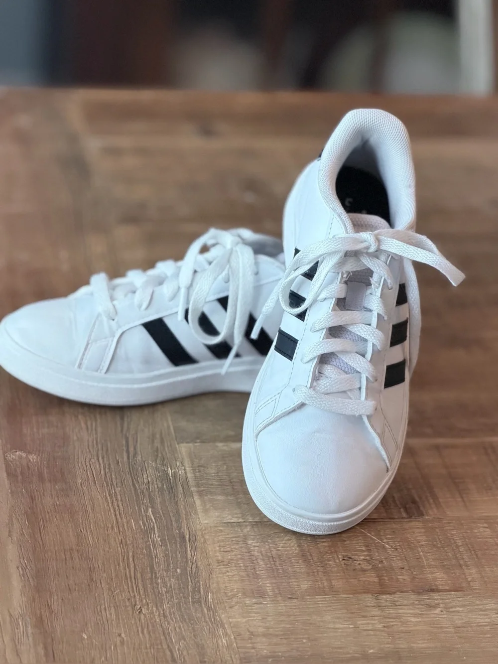 Adidas Grand Court 2.0 Sneakers. Kid’s Sz.3.5 Black | White | Preppy | Classic
